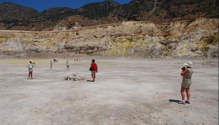 Descubriendo el cráter del volcán