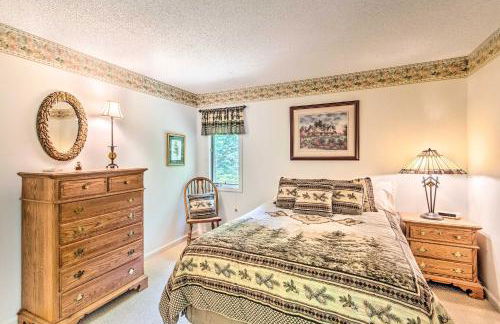 1 Mi to Marina Lake Toxaway Cabin with Fire Pit - Foto 17