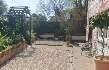 Charming 17th Century 2-bed Cottage in Medmenham - Foto 15