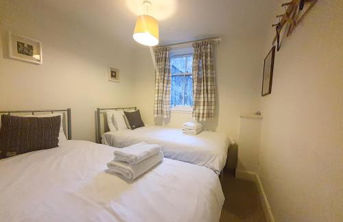 Edinburgh 2-Bedroom Cottage with Parking - Ground Floor - Foto 12