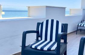 Magnífico Ático 4 hab frente a la playa con piscinas parking incluido por keywise - Foto 9