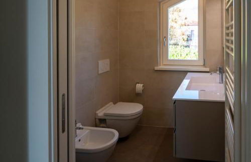 Italian Vacation Homes - Lakeview Heaven Retreat - Photo 11