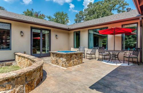 DFW Large Vacation Retreat with Private Pool and Hot Tub - Foto 14