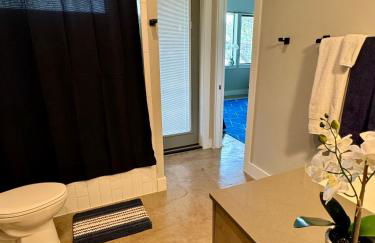 Upscale Modern Hill Country Home! Has it ALL! - Foto 59