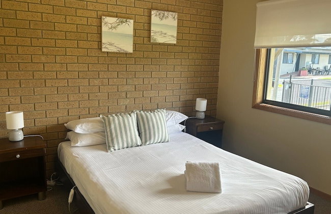 Ocean Bridge Lakes Entrance - Photo 15