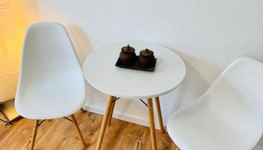 Direkte Uninähe: Ferienwohnung mit großem Doppelbett, Küchenzeile und neu renoviertem Badezimmer - Photo 2