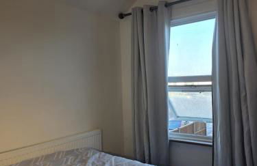 Spacious 3-Bedroom House with Fast Wi-Fi & Free Parking - Foto 14