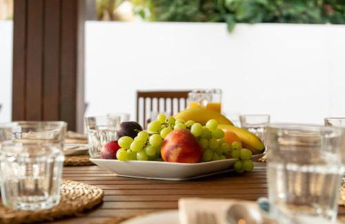 "Charm & Cozy 4BR - 3BA with Pool & Barbecue" - Photo 41