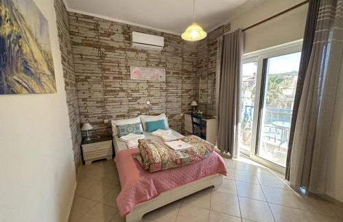 2-Bedroom Blue & White House with Garden and Beach - Foto 2