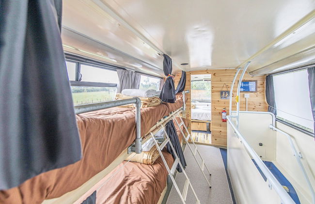 Double Decker Bus on an Alpaca Farm Sleeps 8 - Foto 33