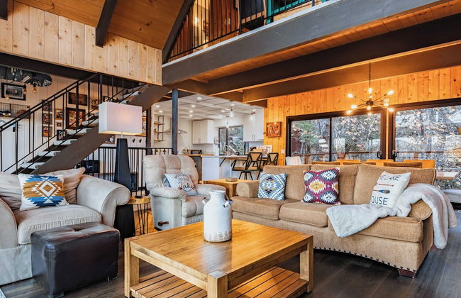 Legacy Lodge by Avantstay Upper-level Retreat Deck, Hot Tub - Foto 38