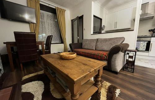 The Nook Crieff - central 2-bed with garden :) - Photo 6