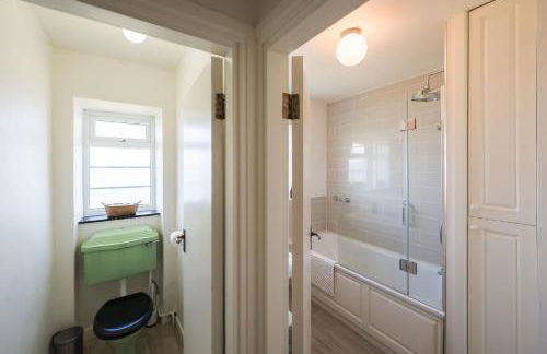 Cliff Top - Panoramic Sea Views with Spa & Hot Tub - Photo 39