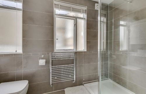 Balham near Tube Victorian House 4 Bedrooms 9 beds - Photo 9