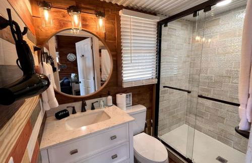 Cozy Waterfront Cabin for a Memorable Getaway on Toledo Bend Lake in Hemphill, Texas - Photo 17