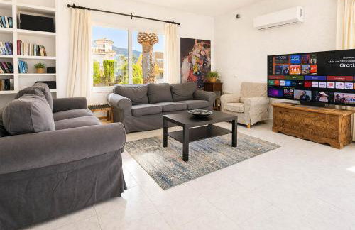Villa with private pool & outdoor kitchen - Photo 6
