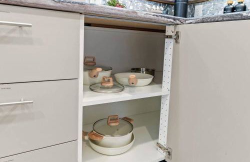 Boutique Studio Hideaway Near Forest Park - Photo 33