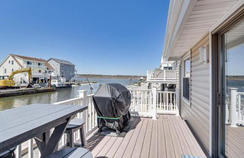 Bayfront Home with Boat Dock and Deck in Forked River - Foto 22