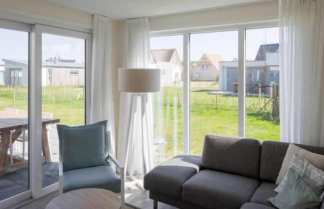 Bungalow at Nieuwvliet Bad Beach Resort - Photo 5