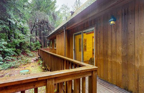 Redwood Rest Getaway - A-Frame with Hot Tub & Deck - Foto 24