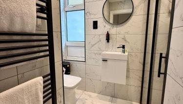 2 Bedroom Central Garden Apartment Free parking - Foto 5, towels, Shower