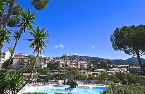 Dans un cadre d'exception, Vue mer panoramique à Agay Côte d'Azur, Village Vacances Cap Esterel, 2 chambres, avec jardin, golf, climatisation, Wifi, 5 piscines - Foto 34