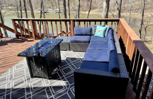 Beautiful Waterfront with Dock Firepit Hot tub - Foto 25