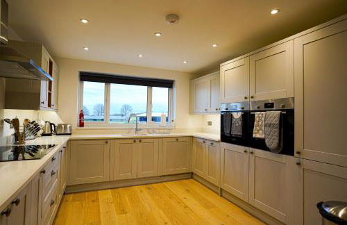 Starlight Lodge - 4 bedroom Barn with Hot Tub! - Foto 45