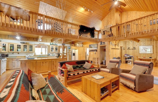 Pet-Friendly House with Deck Near Crater Lake! - Foto 7