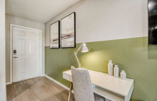 Urban Chic Getaway 2B - Sleeps 6 - Pool Prkg, WD - Foto 10