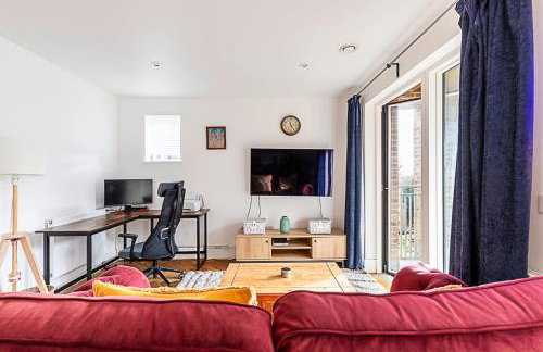 Chic Crystal Palace Flat with Balcony & Workspace - Foto 7