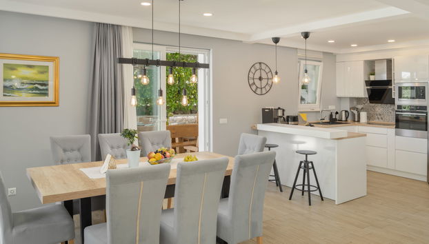 Kitchen / Dining Room