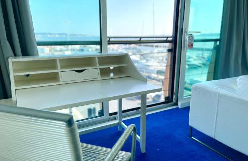 Quay & Sea View Spacious Modern Secure Parking - Photo 12