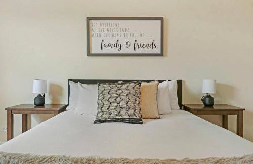 2BR Alluring Apartment with Laundry - Cullom D3 - Photo 12