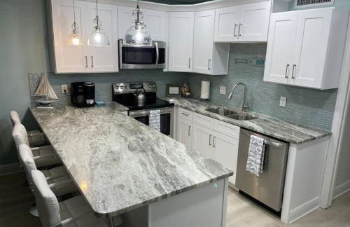 Beachfront Condo On Quiet Treasure Island- 1 Bed - Photo 6