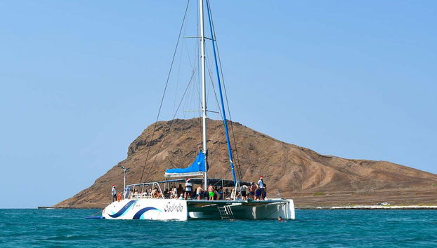 Naviguez près de l'île de Sal