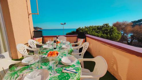 Apartamento con jardín a 11 metros de la playa. CG. - Foto 1