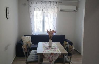 Toula's House - Photo 8