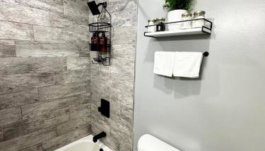 Sleeps 8, Stylish Home, Great Access NYC & EWR - Foto 5