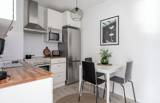 Spacious Downtown Apt with Balcony that Hosts 10 - Foto 8