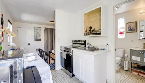 5 Mi to Dtwn Oakland Studio with Shared Patio - Photo 2