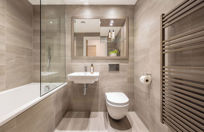 Leeds Centre by Charles Hope - Photo 19