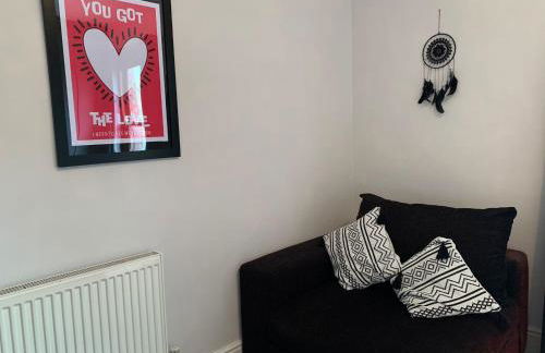 Beautifully Styled 2BR Home with Garden - Foto 14