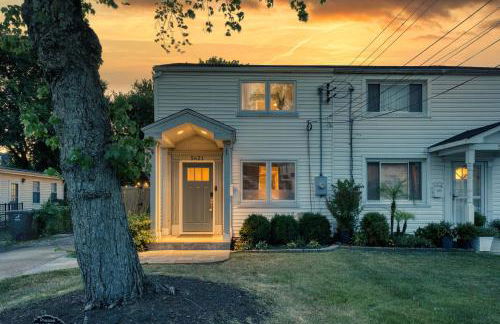 Patio Paradise Stylish 3BR Home with Gaming Room - Photo 30