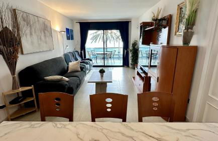 Calafell en primera linea de mar con piscina - Foto 16