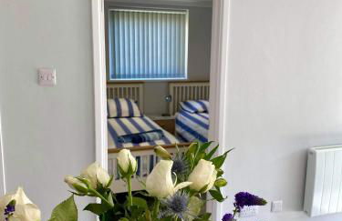 2 Bed Villa Sleeps 4 - Wifi, Garden, Sea Views - Foto 28