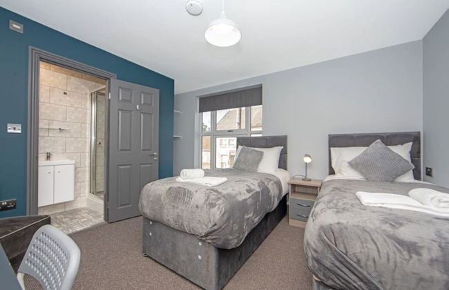 Immaculate 5-bed House in the City Centre Ashford - Photo 7