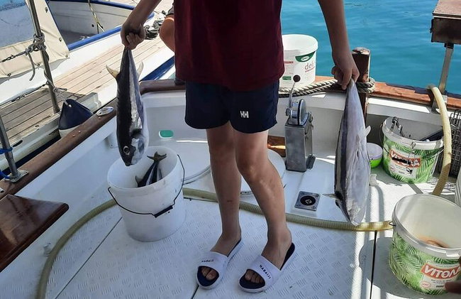 Capitán Manolis Pesca con barbacoa en el barco - Foto 24