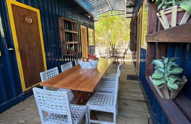 Container Azul na beira do rio e a poucos metros do mar em mogiquiçaba bahia - Foto 11