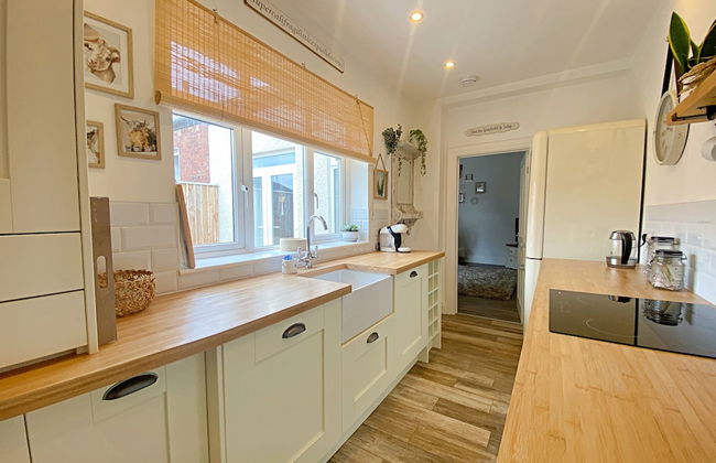 Captivating 2-bed Cottage in Roker Sunderland - Photo 8